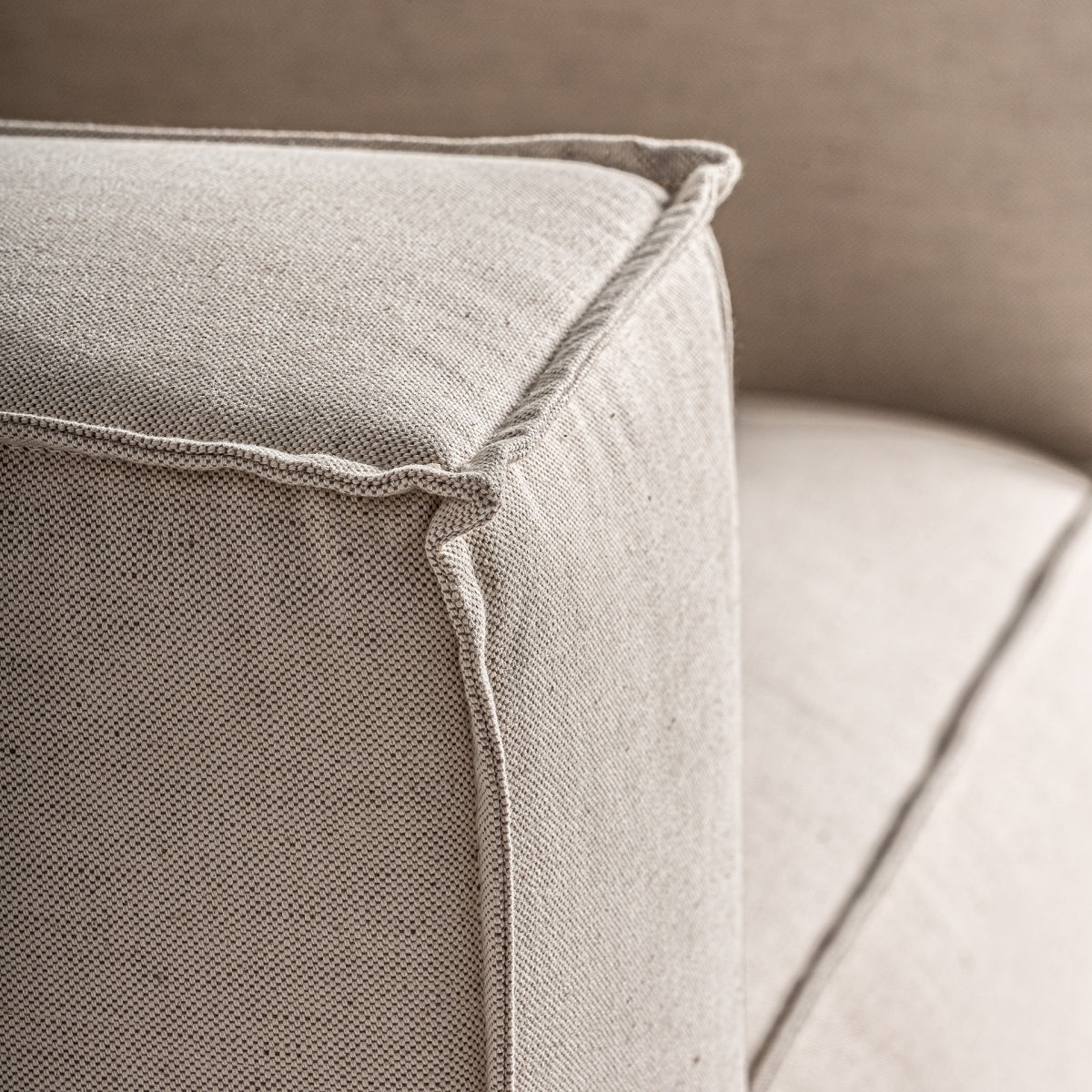 Fauteuil en lin blanc cassé