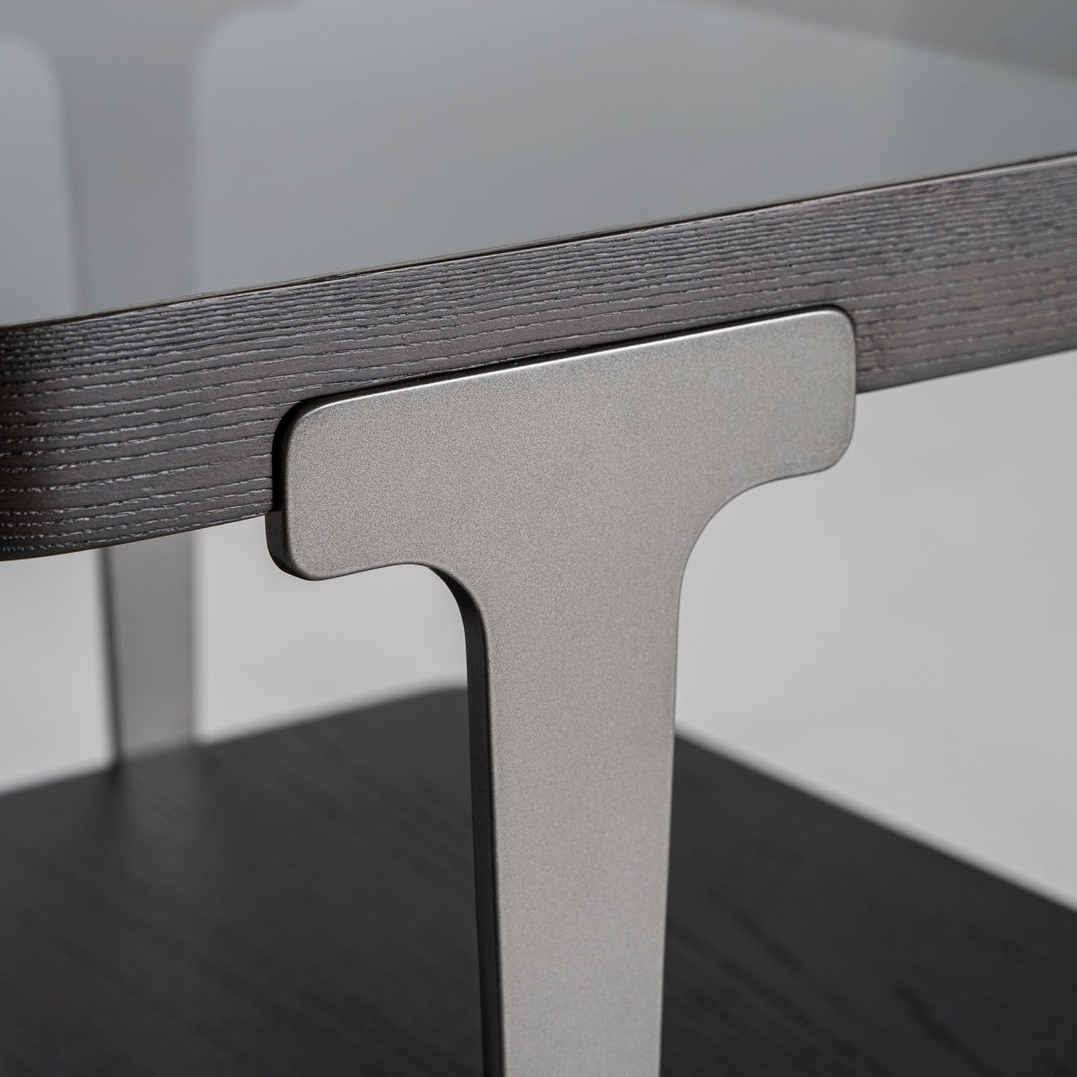 Table d'appoint en verre et en bois