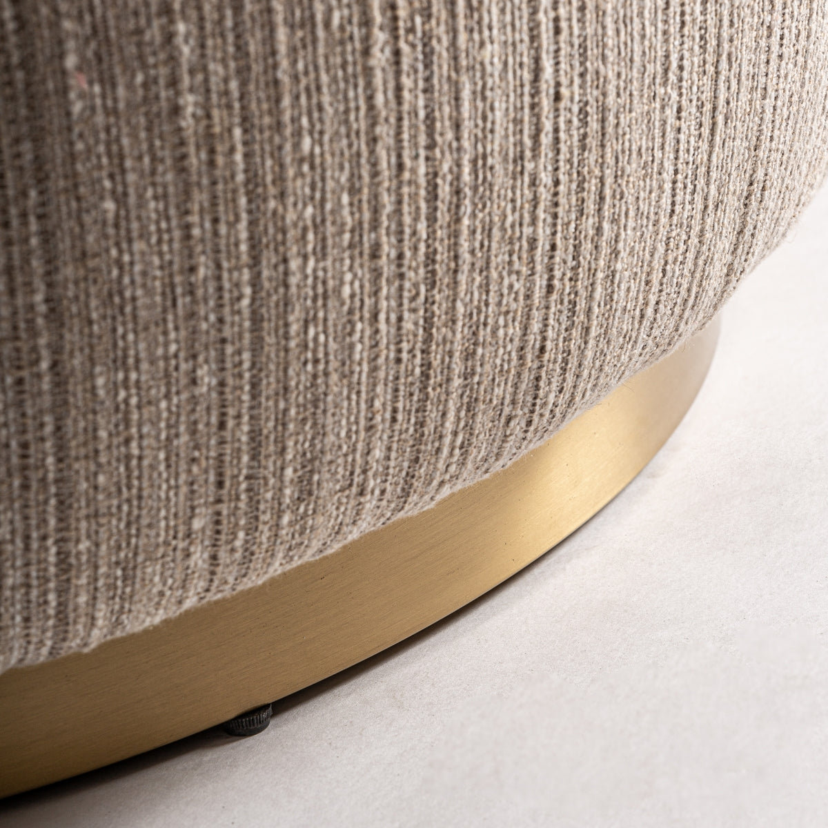 Fauteuil pivotant en tissu beige
