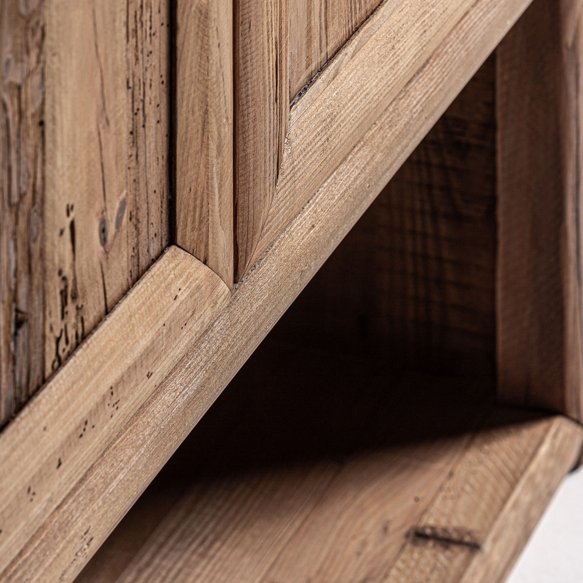 Armoire de rangement en bois de pin