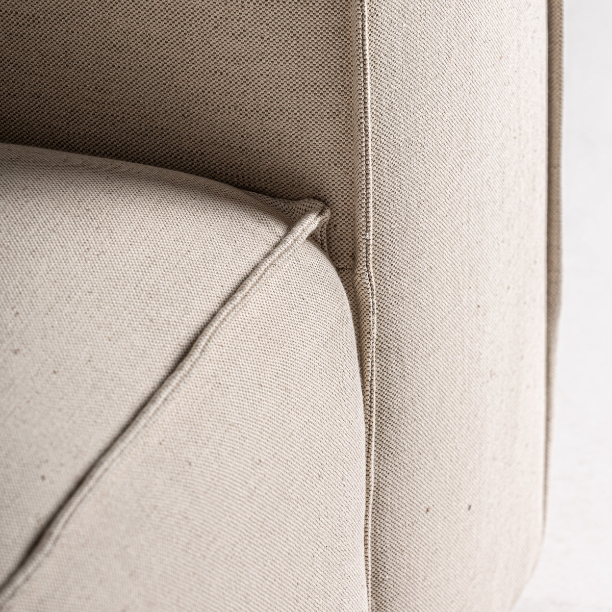 Fauteuil en lin blanc cassé