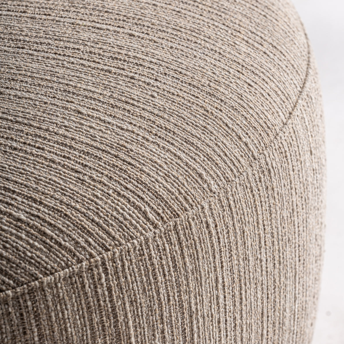 Fauteuil pivotant en tissu beige