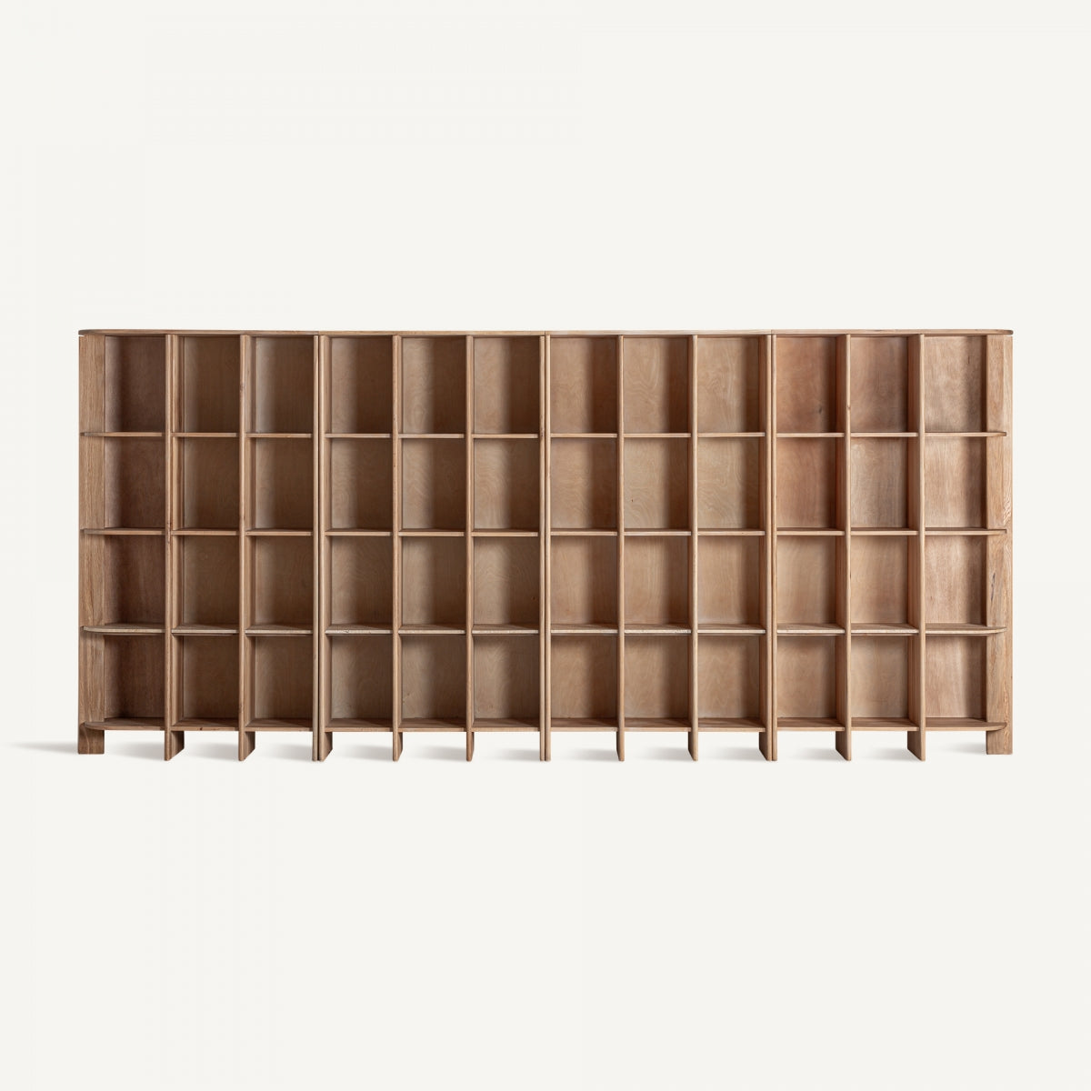 Étagère en chêne et travertin beige