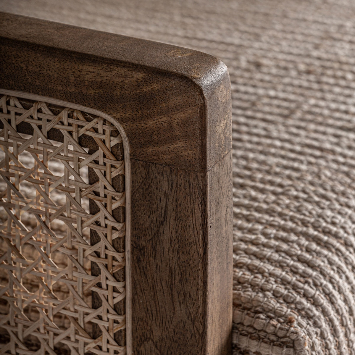 Fauteuil d'appoint en manguier, osier et tissu beige