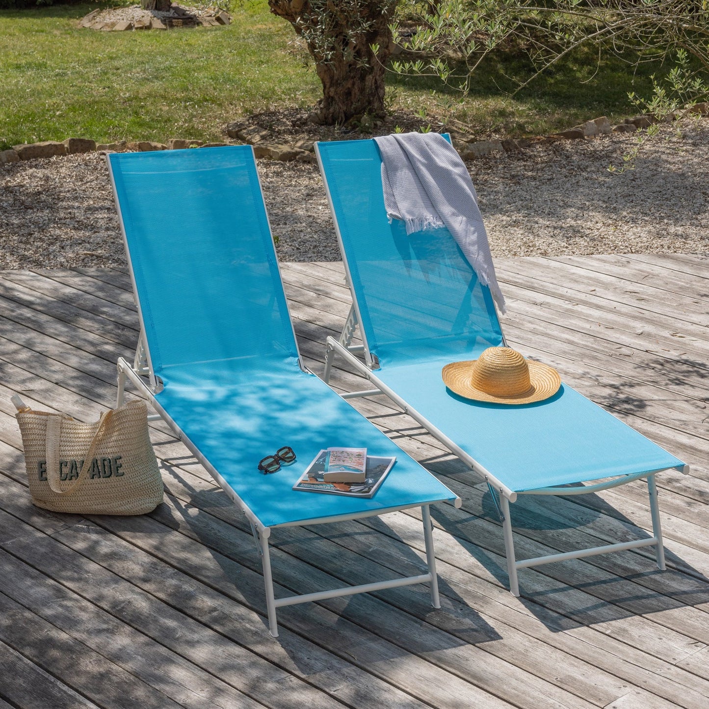 Lot de 2 chaises longues pliantes en textilène bleu - structure blanche