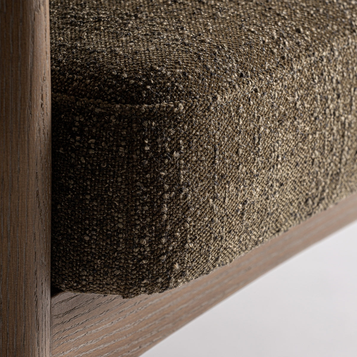 Fauteuil bouclé vert khaki