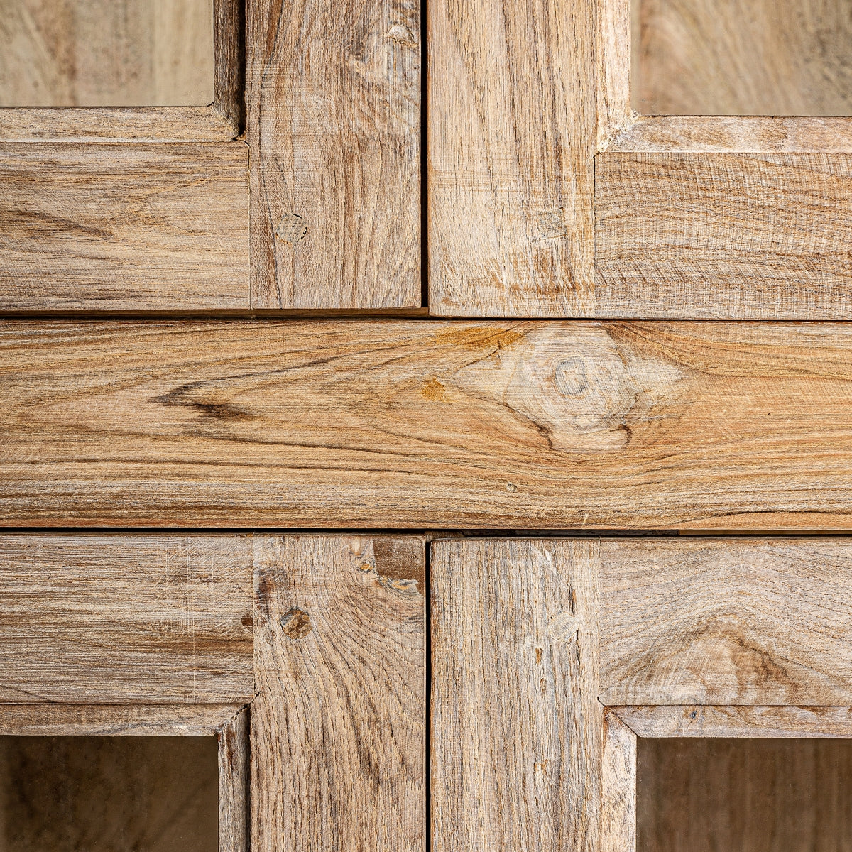 Vitrine en bois de pin