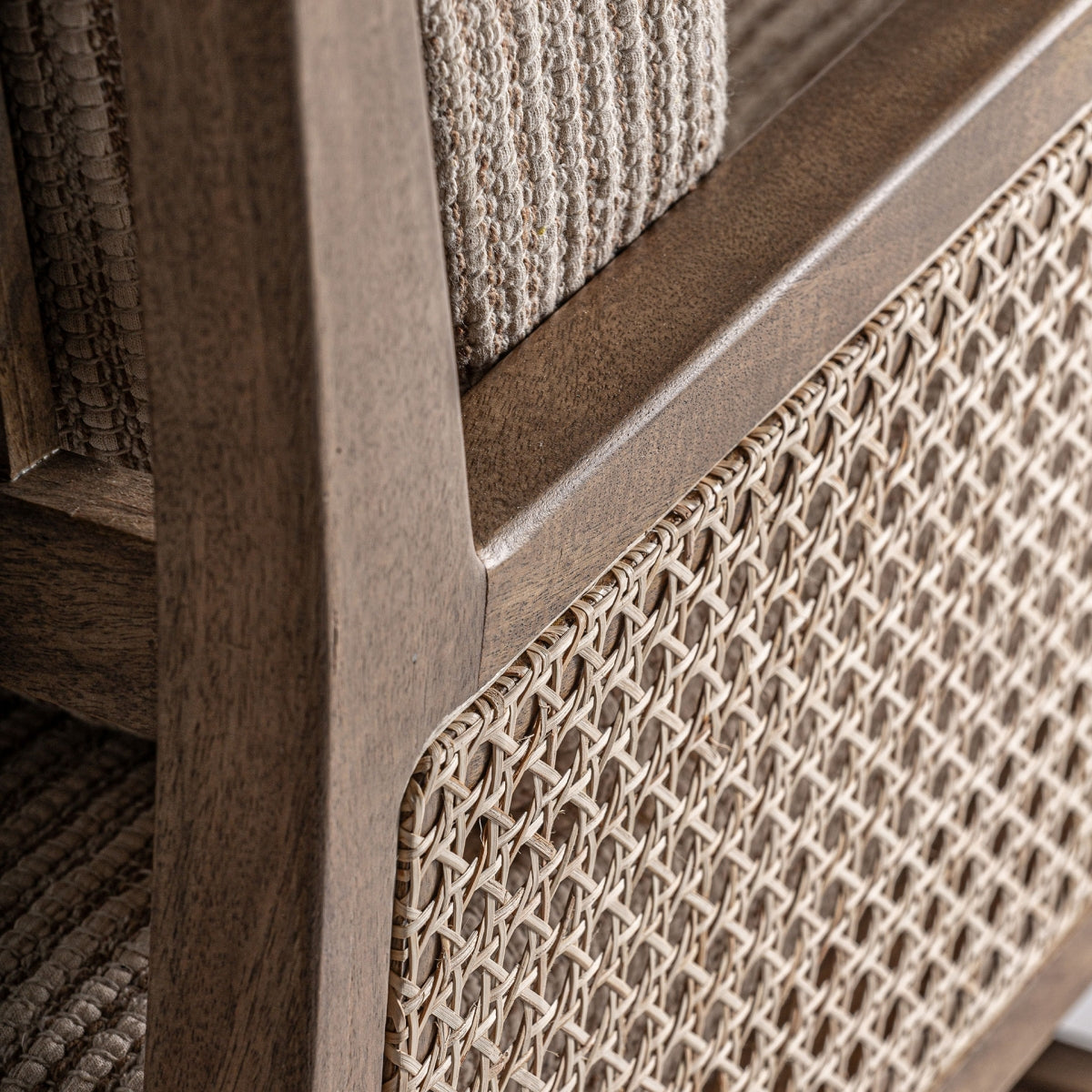 Fauteuil d'appoint en manguier, osier et tissu beige