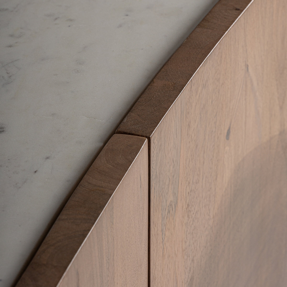Buffet en bois de manguier et marbre blanc