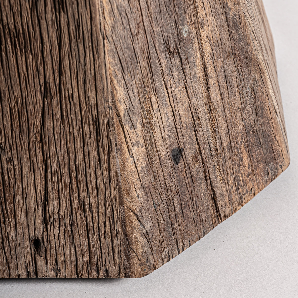 Table d'appoint en manguier foncé