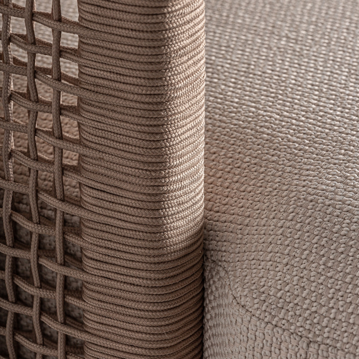 Chaise longue d'extérieur en tissu beige