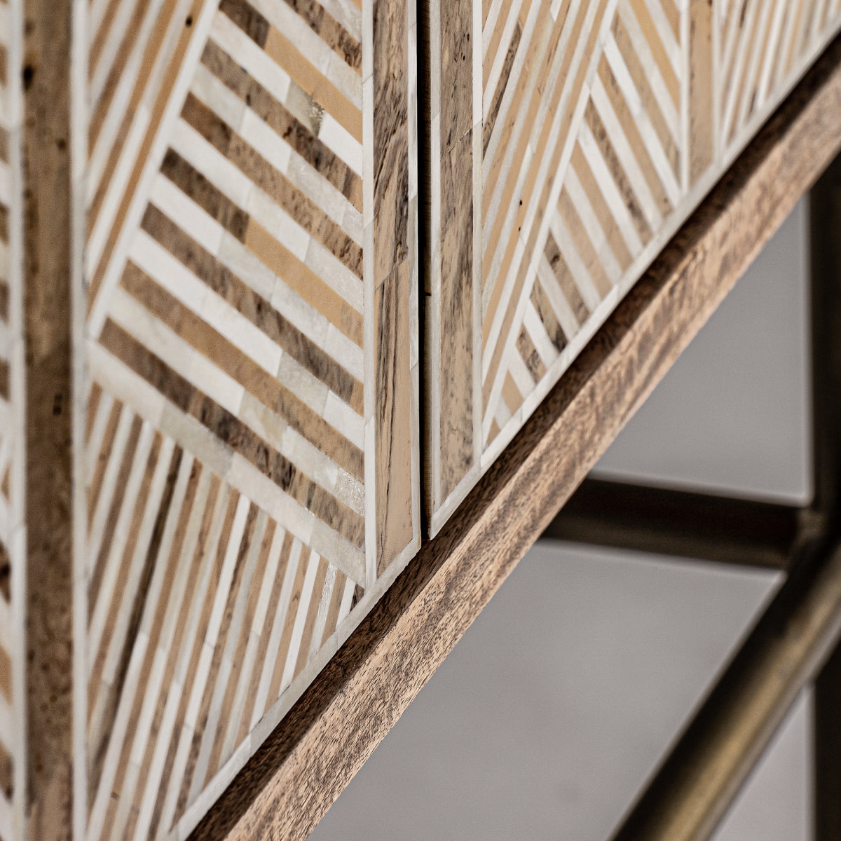 Buffet haut en bois de manguier noir