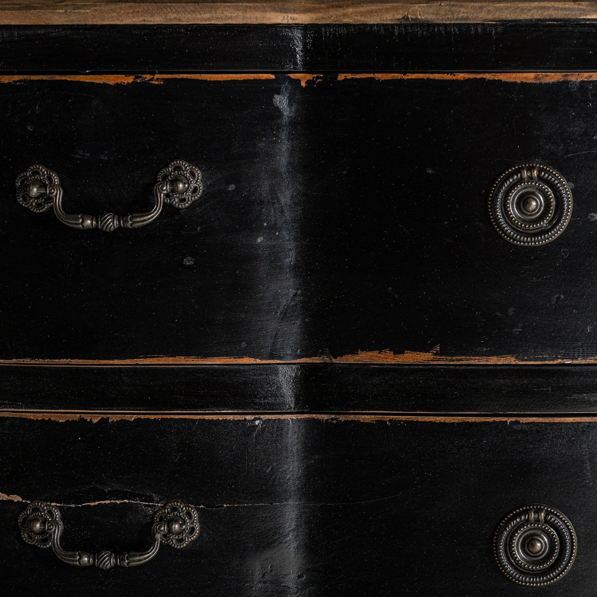 Commode en bois d'orme noir