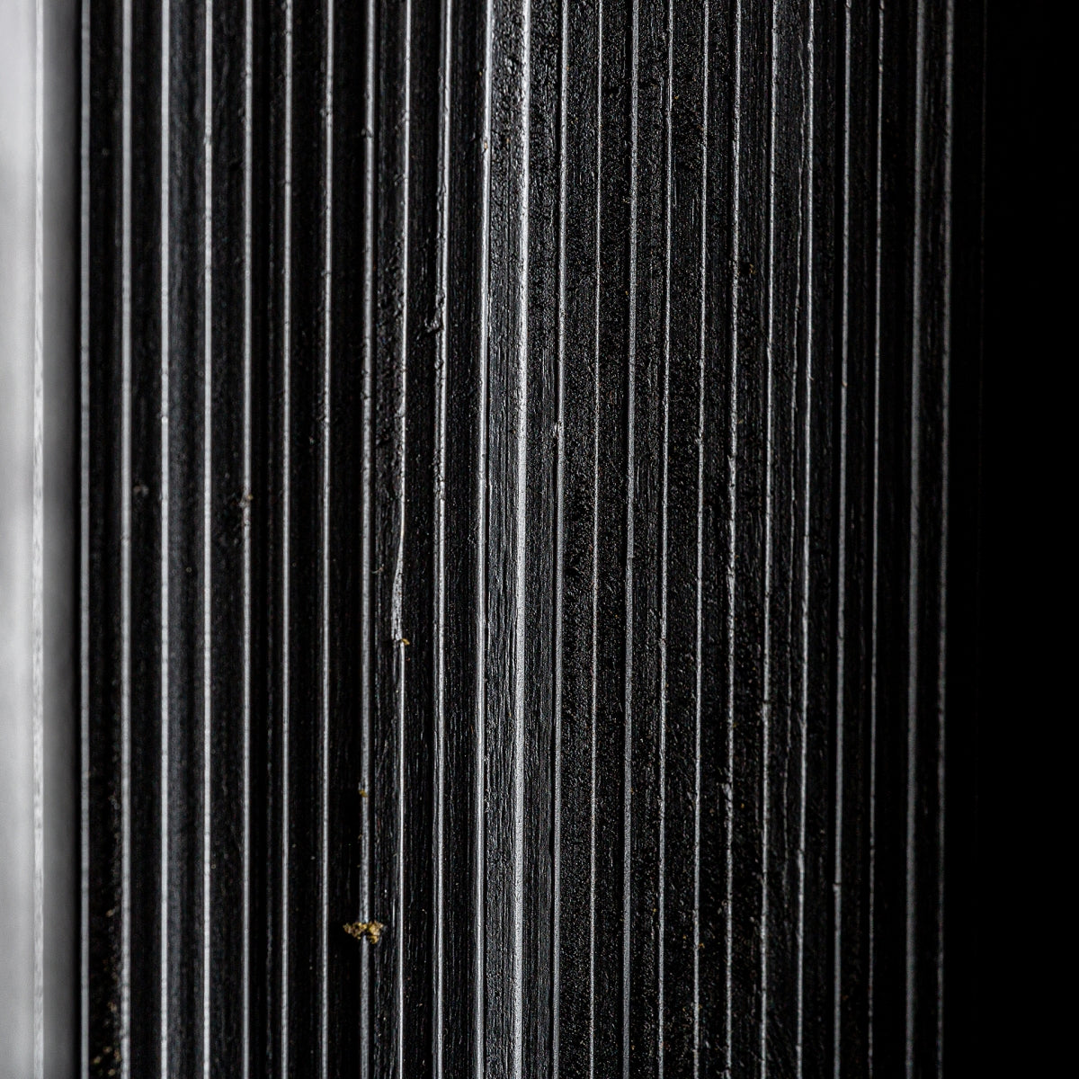 Bibliothèque en manguier noir plissé