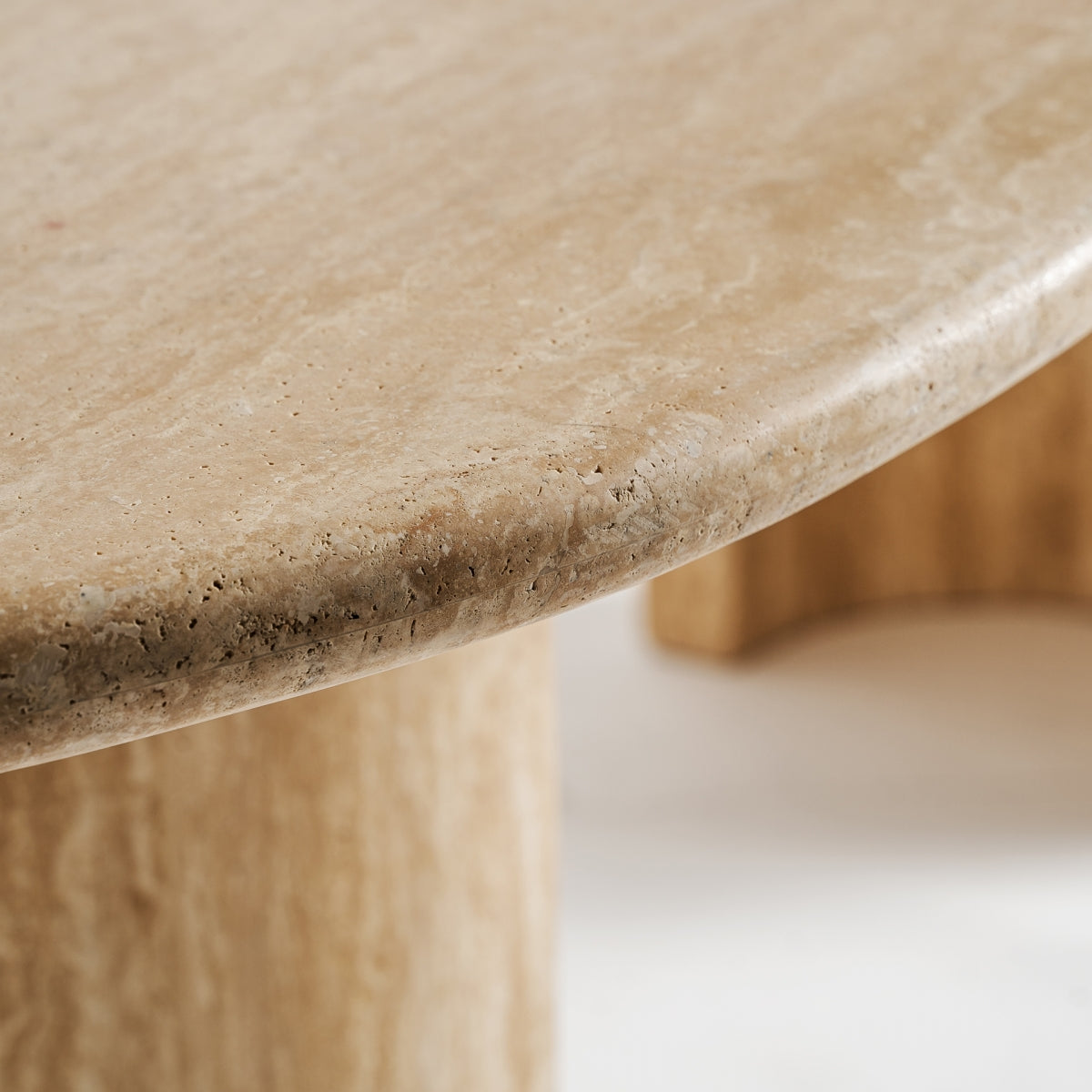 Table de salle à manger en travertin beige