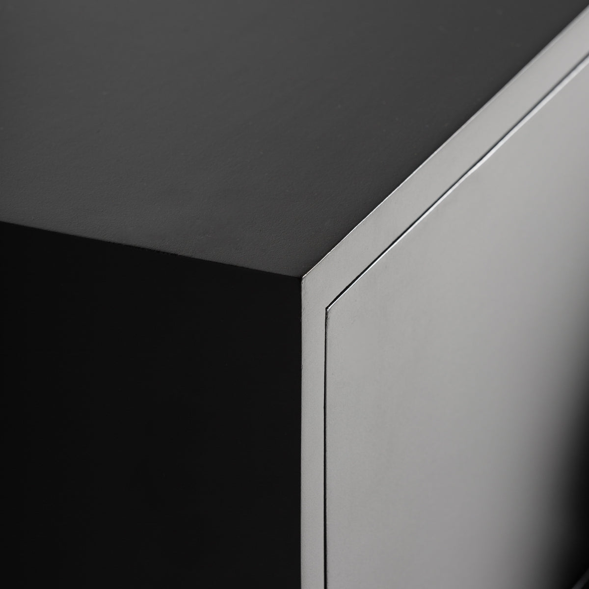 Commode en bois noir et incrustation d'os