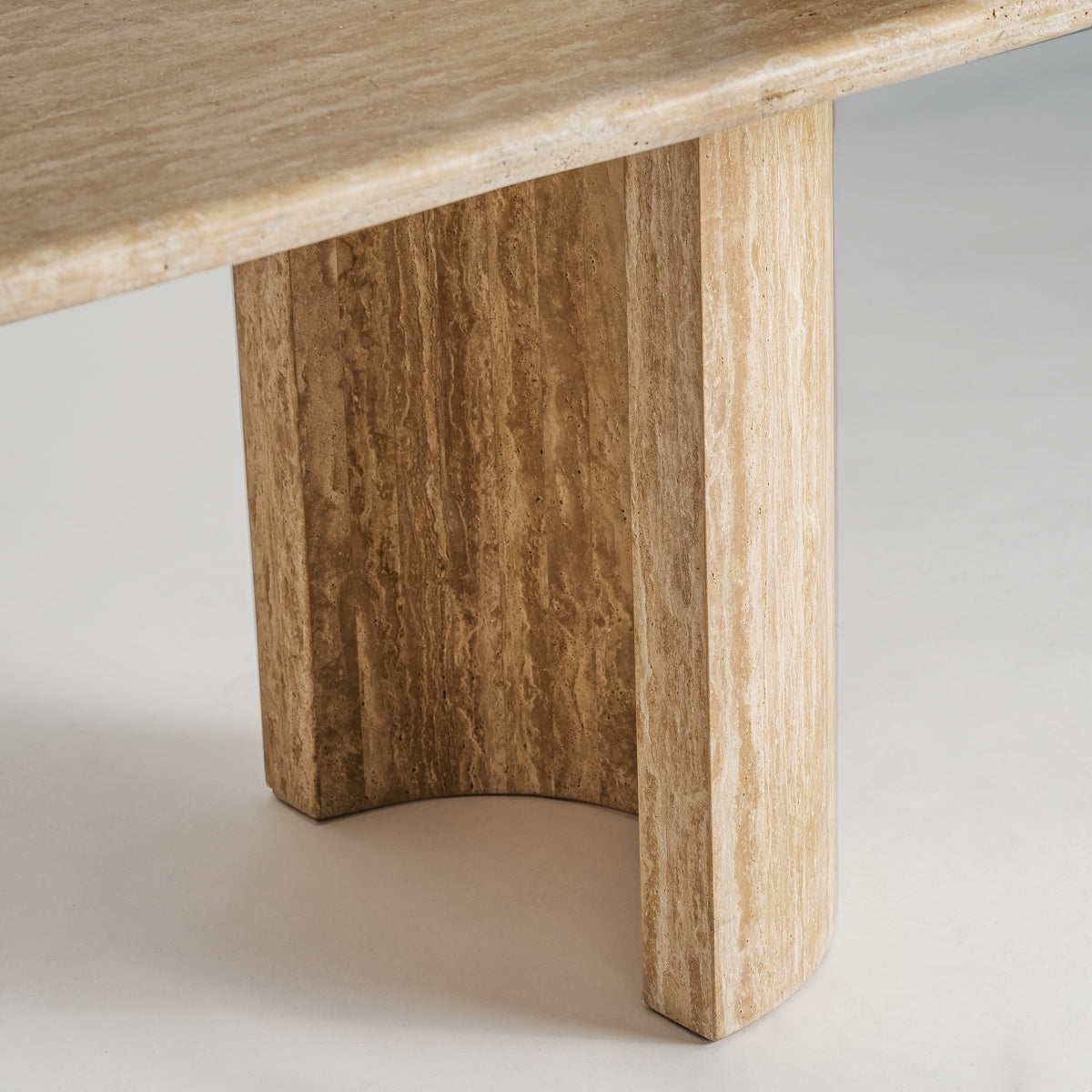 Table de salle à manger en travertin beige