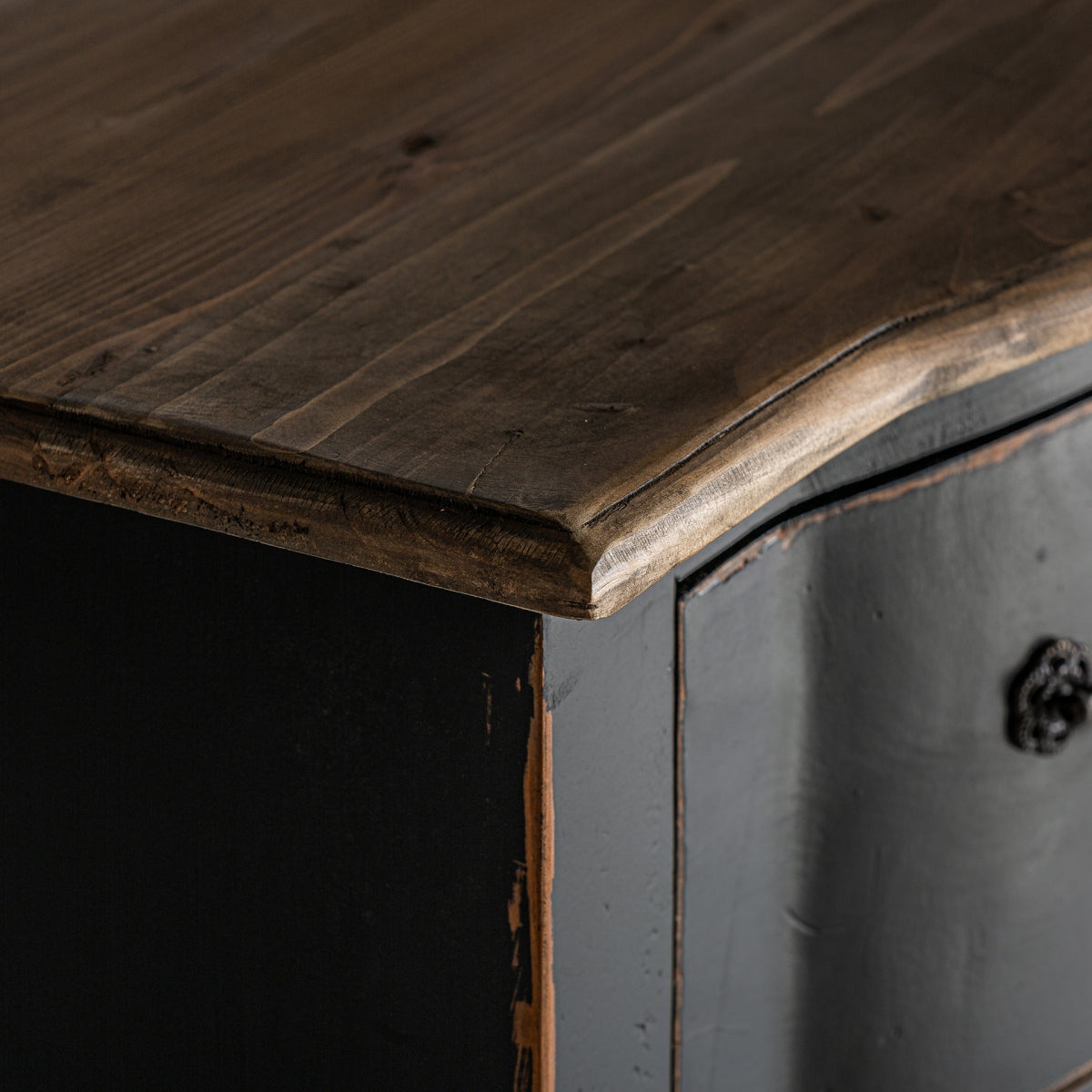 Commode en bois d'orme noir