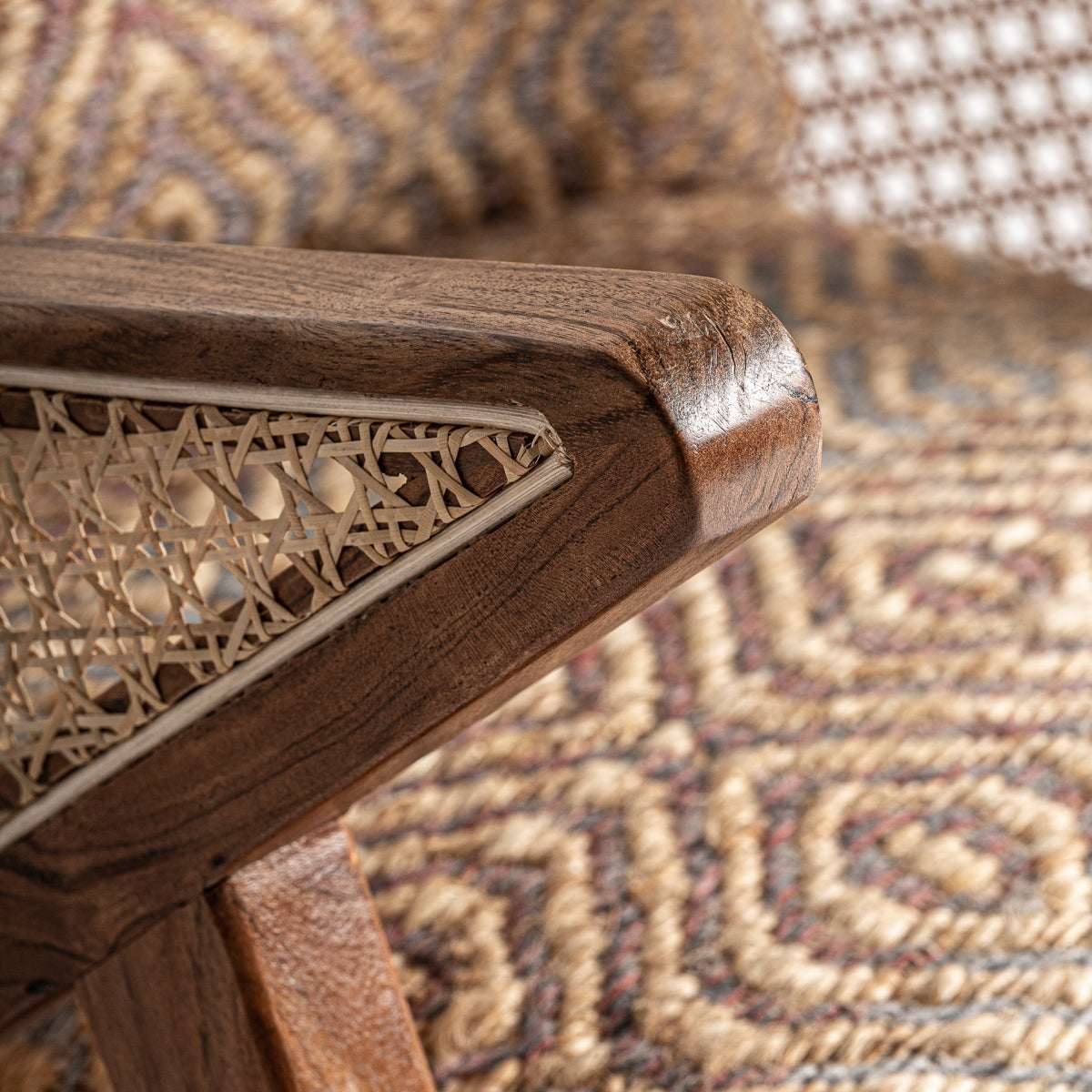 Fauteuil en tissu et jute multicolore